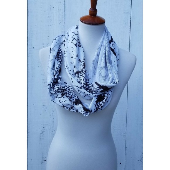 Calvin Klein Basic Knit Loop Infinity Scarf Wrap Black and White 35x12 - Picture 3 of 4